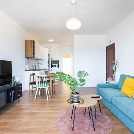 Home2book Bright Sea Views & Pool 아파트 바하마르